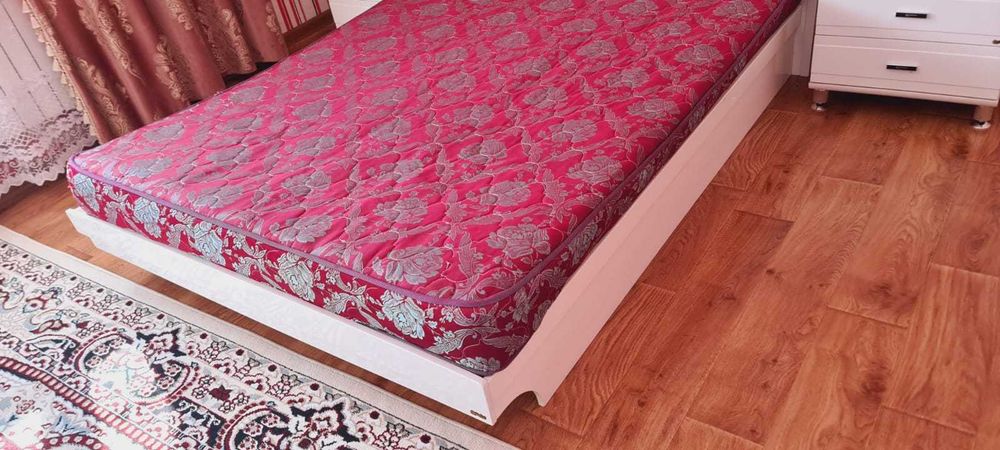 Продается кровать с тумбочками