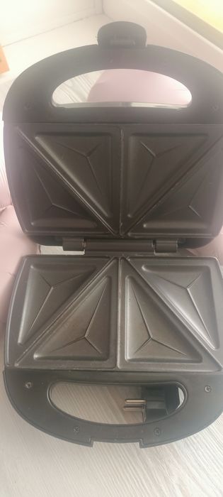 Сендвичница Maxwell.