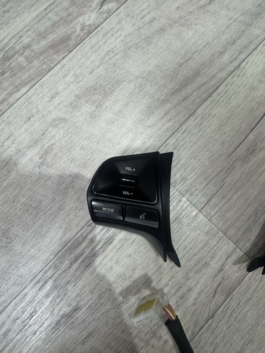 Кнопки на мультеруль  kia rio 3