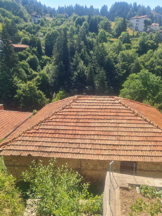 Продавам стара родопска къща в с.Момчиловци