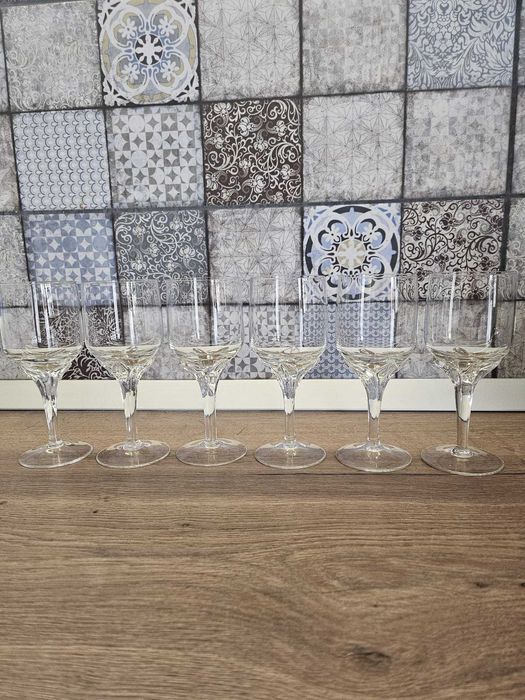 Set 6 pahare vin + 2 pahare bonus