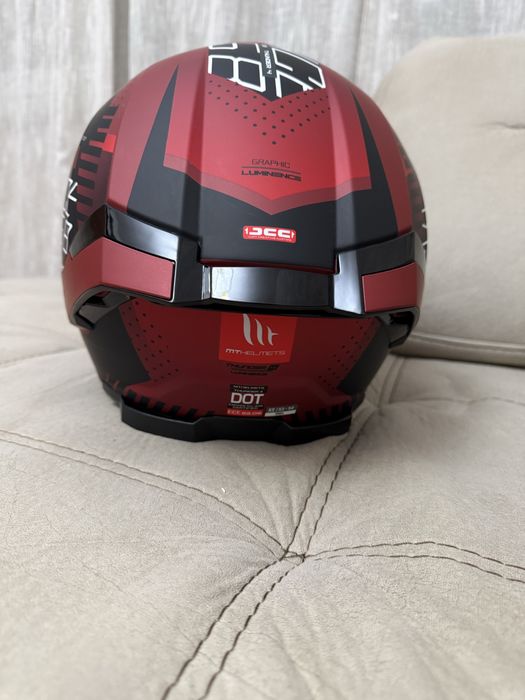 Продавам каска за пистов мотор MT Thunder 4 SV Luminence матово червена размер XS