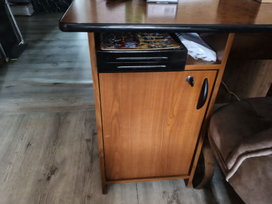 Продам стол для учёбы