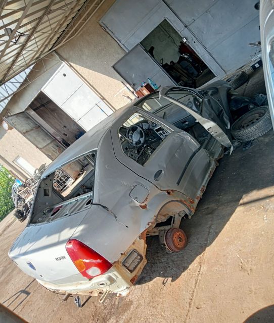 Lampa / Tripla stop dreapta pe aripa Dacia Logan prima generatie