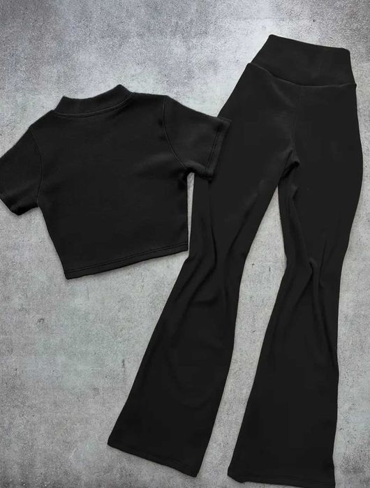 Дамски спортен комплект от две части