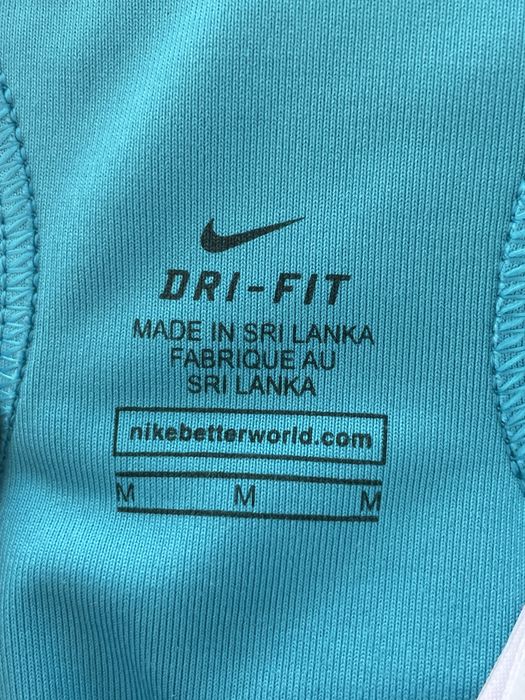 Дамски спортен топ Nike