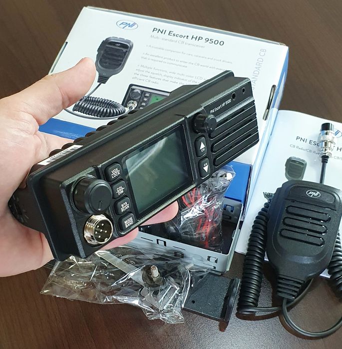 Radio CB PNI Escort HP 9700 USB - 40 Canaux, ANC, ASQ - Alim 12V/24V - Prise Allume-cigare Incluse