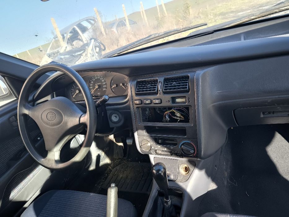 Тойота Карина На части