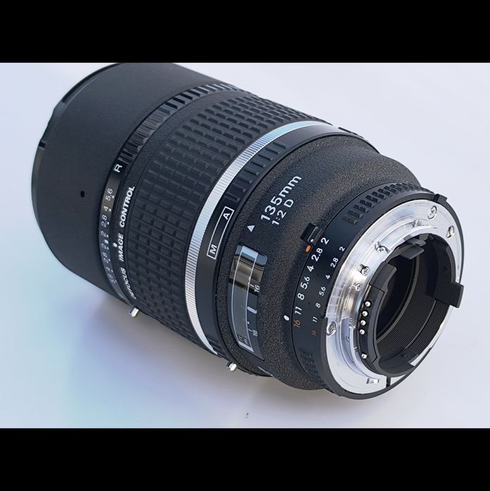 Nikon 135mm f/2D AF DC NIKKOR
