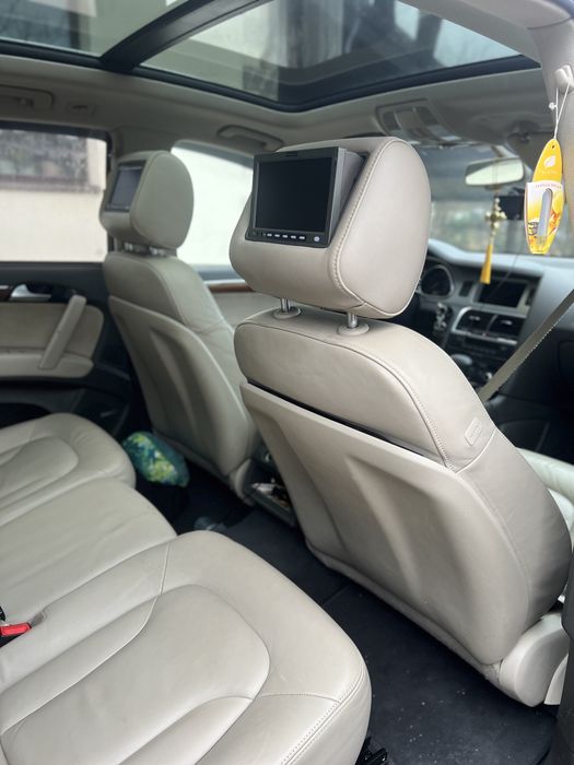 Vând q7 4.2………..