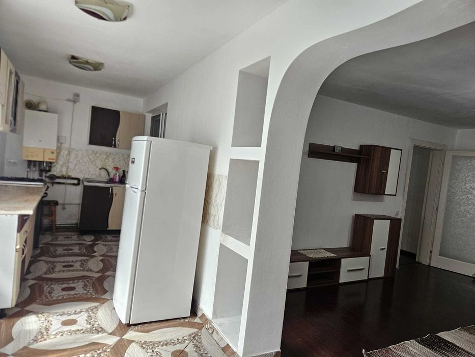 Inchiriez apartament micro 4