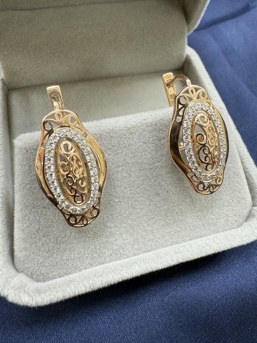 Золотые серьги с фианитами