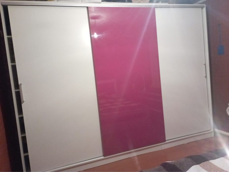 Шкаф и кровать