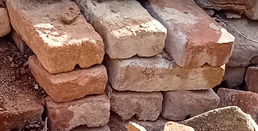 Продавам тухли единички и цигли