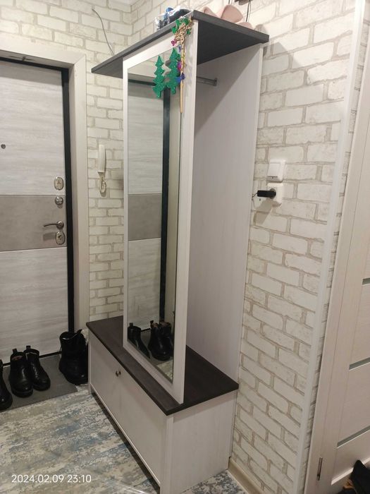 Продам прихожую.