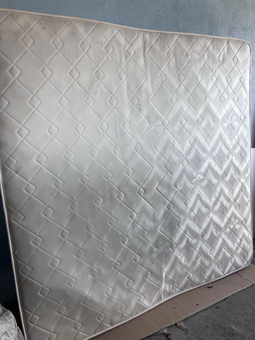 Продается кровать с матрасом