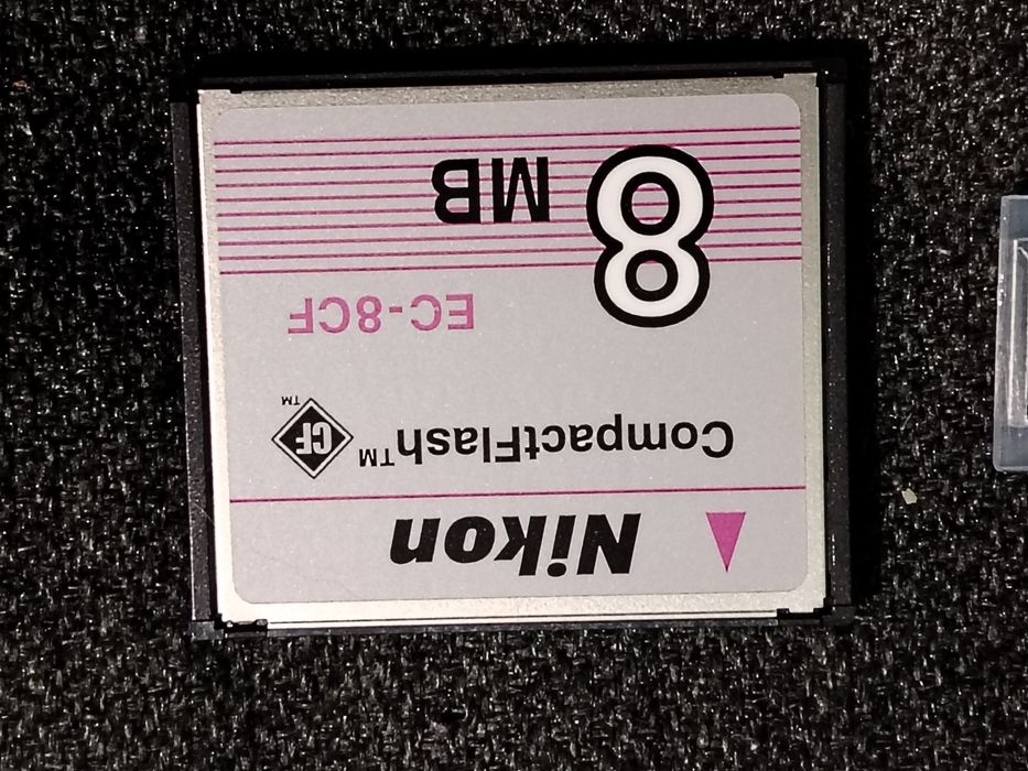 Nikon CompactFlash de 8 MB (model EC-8CF),