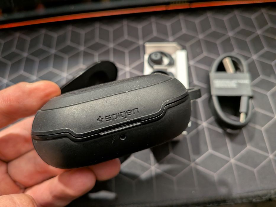 Căști wireless Samsung Galaxy Buds Plus + husa Spigen