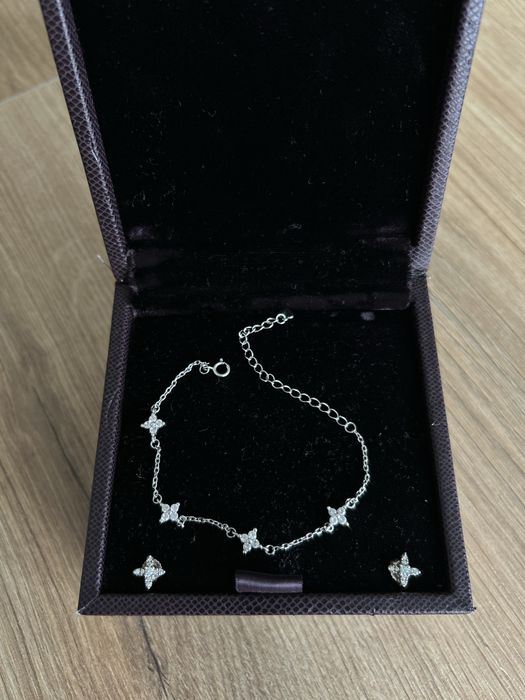 Дамско сребро - комплекти, пръстени, гривни, обеци