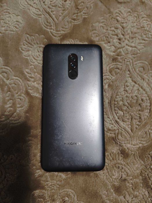Продавам Pocophone F1 6/64GB