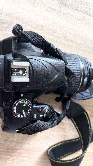 Nikon D3400 + 18-55mm , пълен комплект + подарък статив Hama