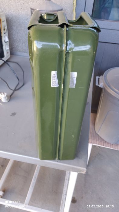 Продам канистру 20 л