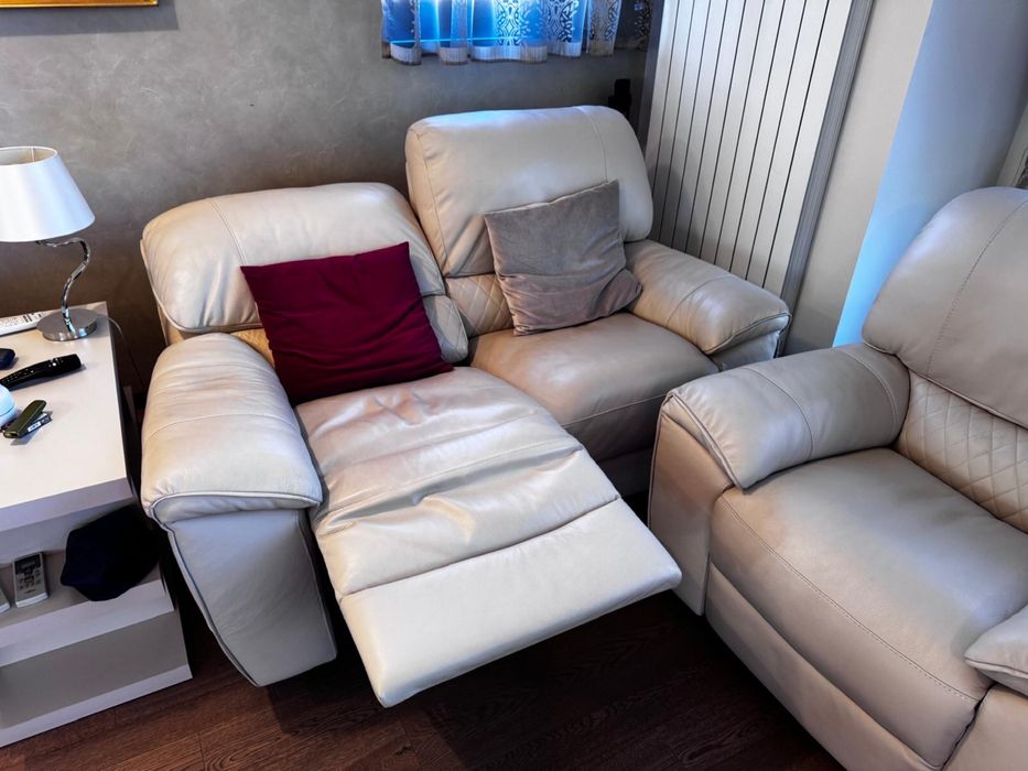 Vand set de canapele de piele,se intind electric.