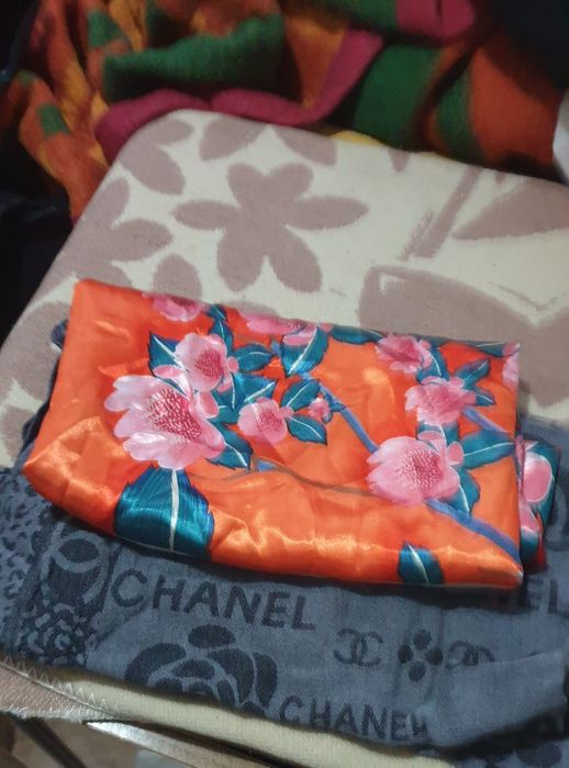 Продам женские платки.