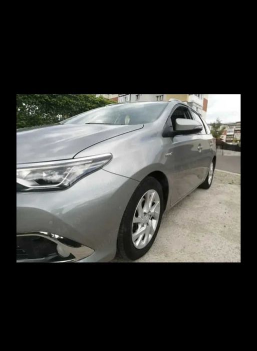 Toyota auris break hybrid
