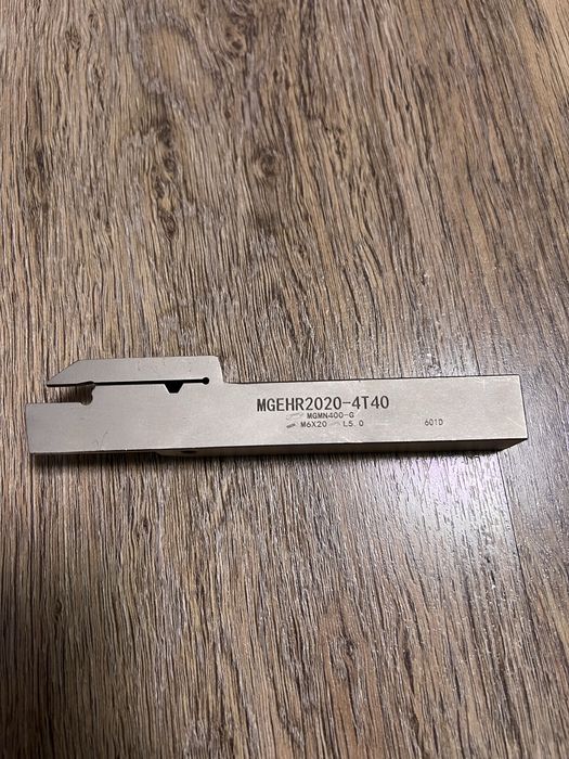 Резец отрезной новый