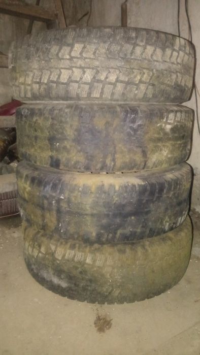 Зимние шины  205х70х15С  на дисках