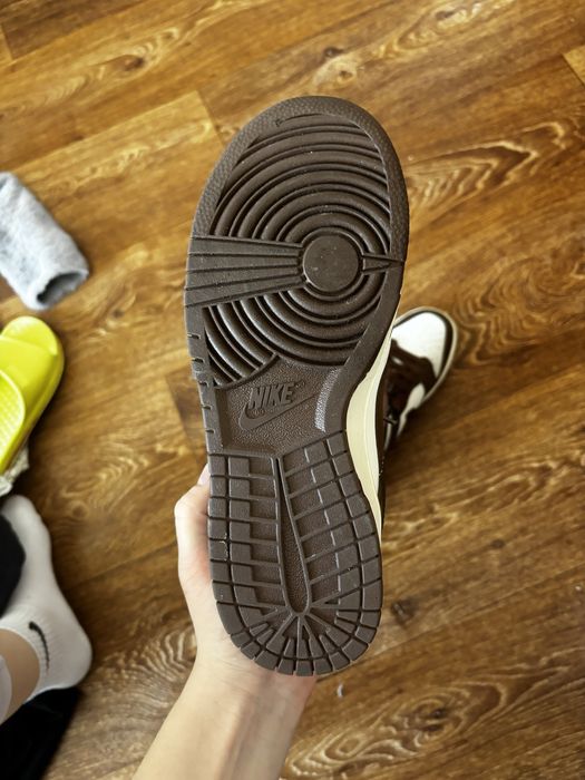 коричневые кроссовки Nike