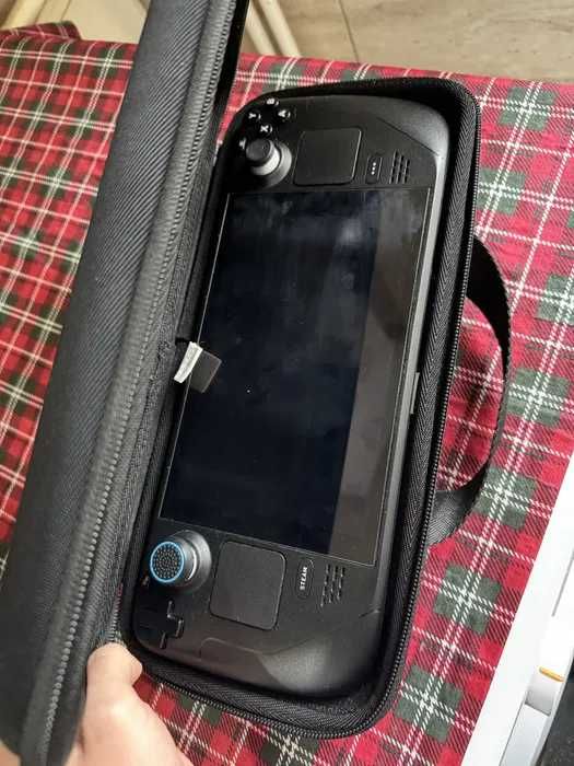 mini dock TV  si husa grip -accesorii bonus pt Steam Deck