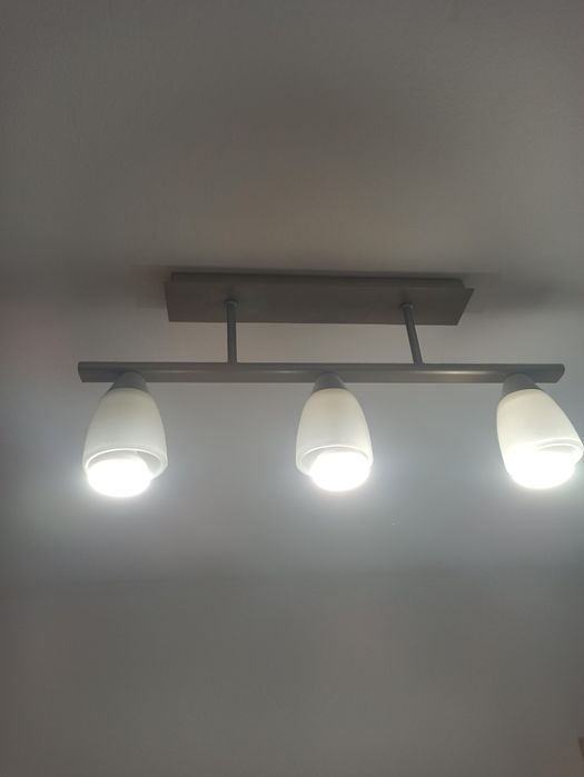 Осветително тяло тройка два броя