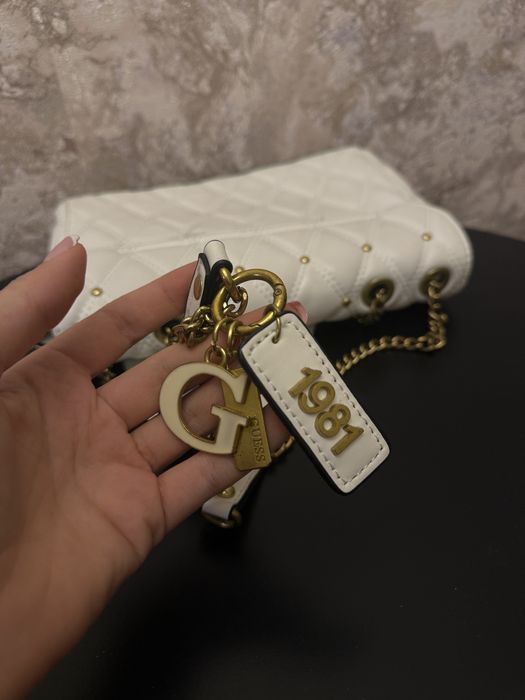 Дамска чанта Guess