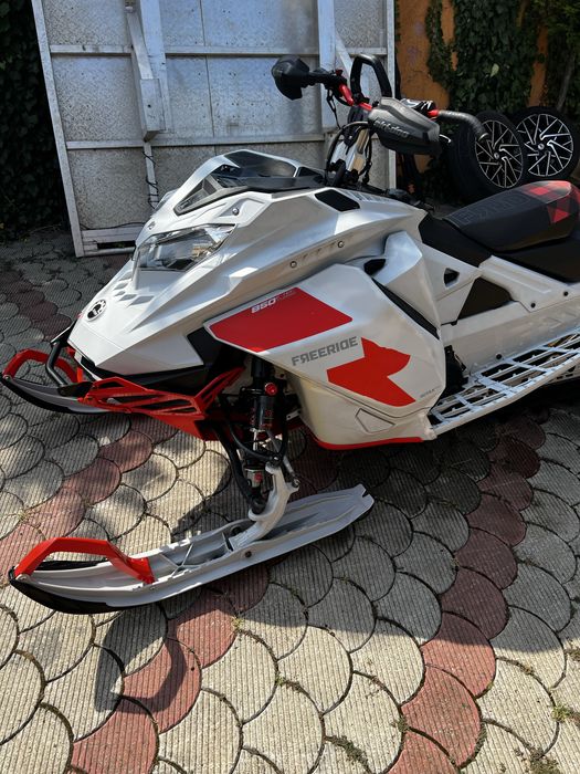 Snowmobil ski doo snowmobile