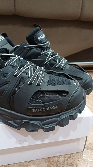 Продам кроссовки