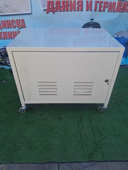 Шкаф за инструменти