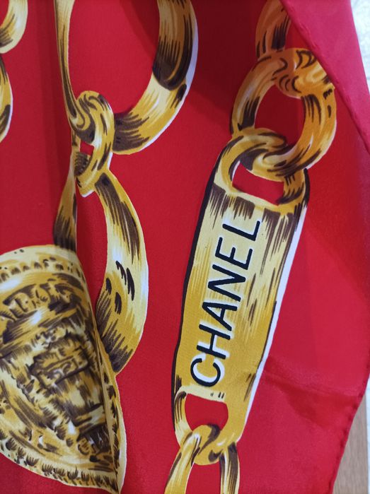 Оригинален копринен шал Chanel