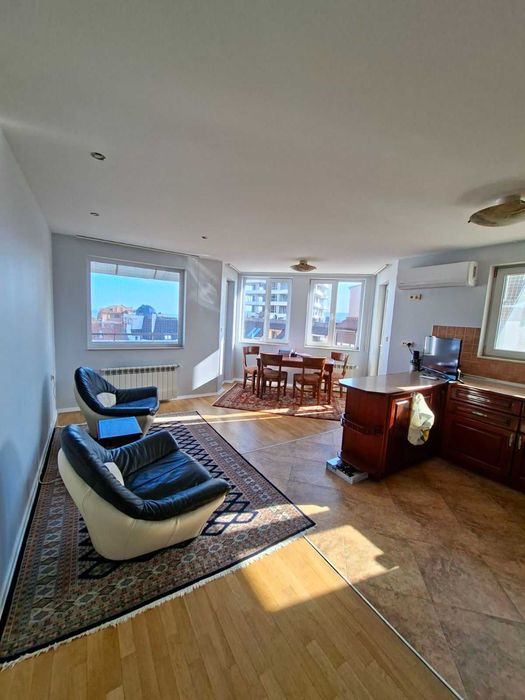 Тристаен под наем в района на Фестивален комплекс