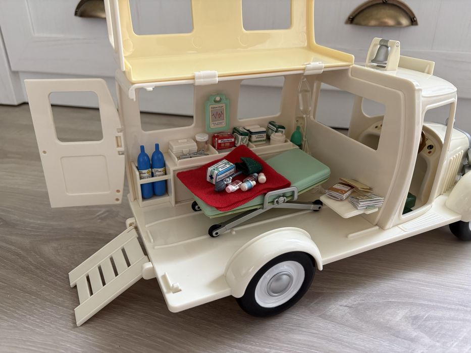 Familii Sylvanian Ambulanta