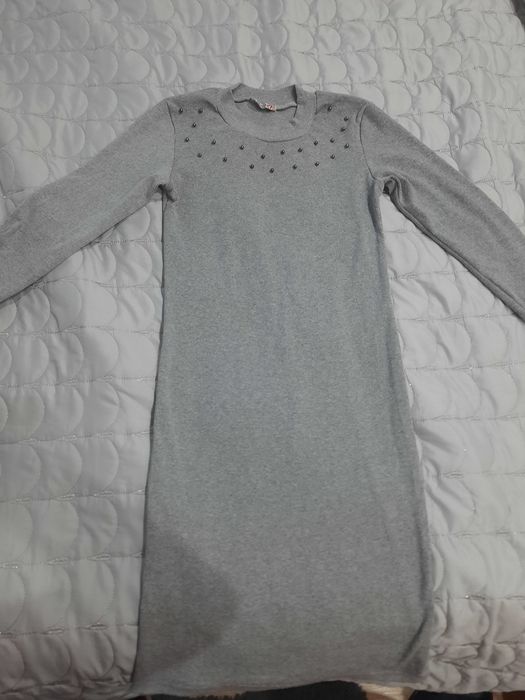 Дълга сива рокля