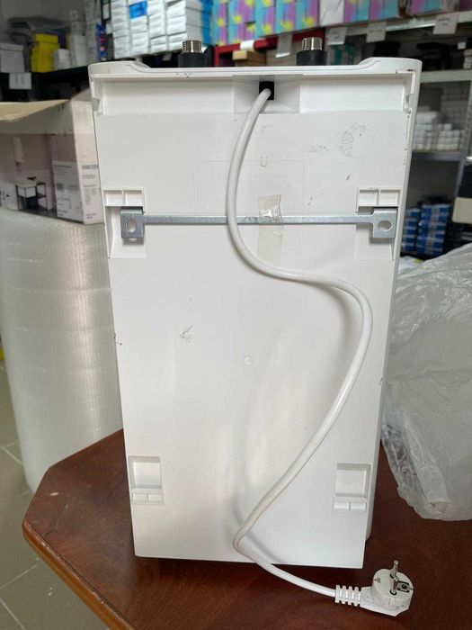 Boiler Stiebel Eltron SNU 10 Plus, cu funcție Thermostop, 10 litri, de joasă presiune, cu priză de 230 V, 2 kW, fabricat în Germania, 204980