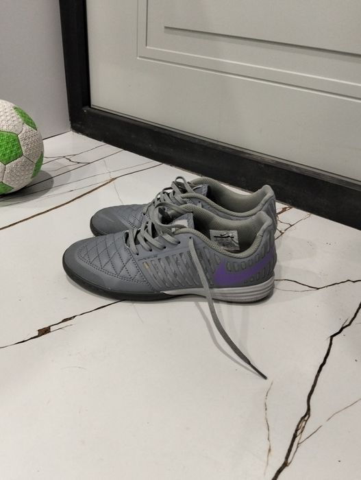 Футзалки лунар Гато найк