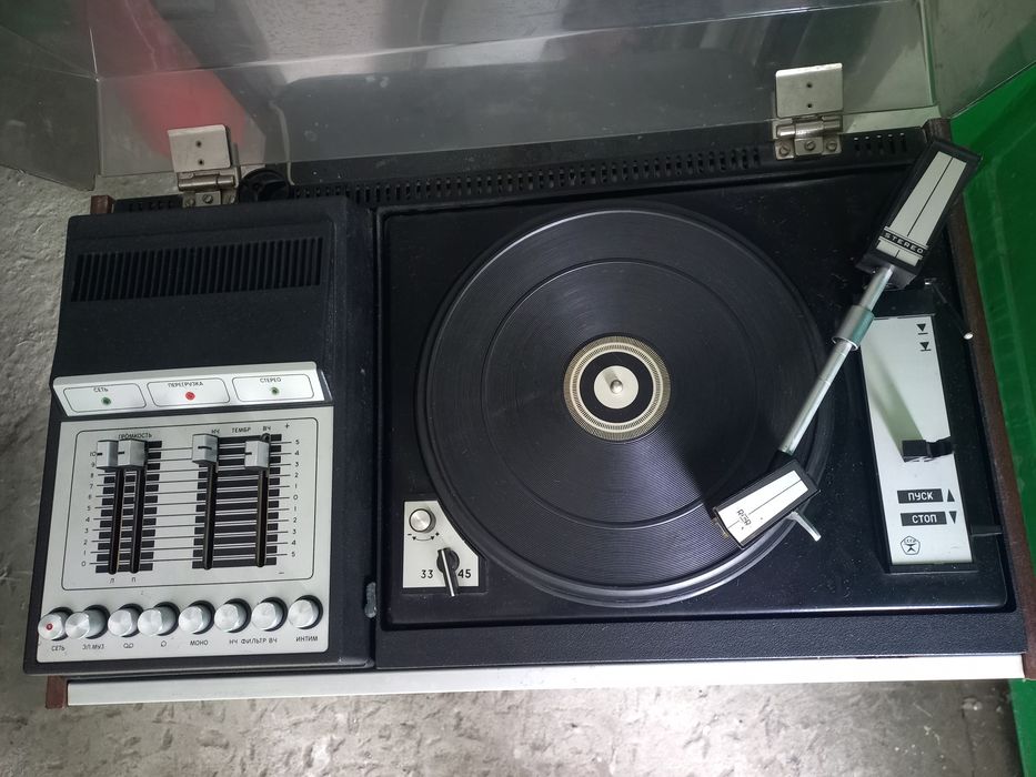 Продам проиграватель пластинок