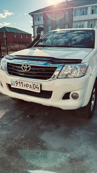 Продам авто Toyota Hilux 2011г