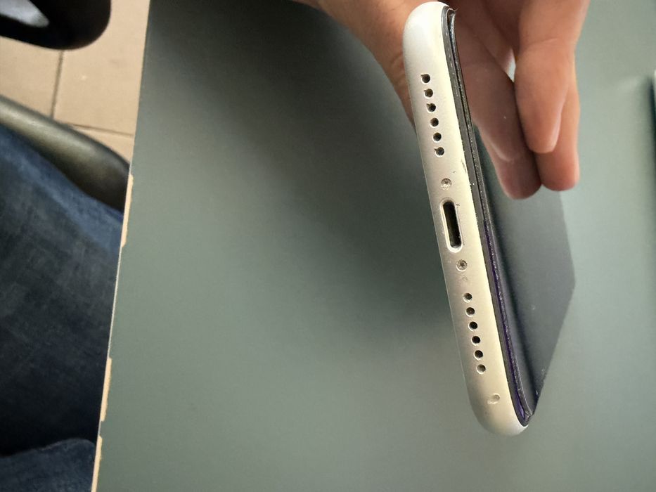 Apple iPhone 11 64GB – добро състояние
