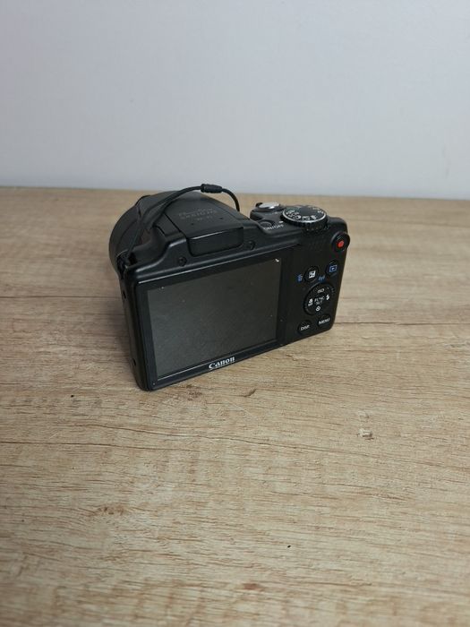 Фотоапарати-Canon полу професионален- и Canon EOS 700D