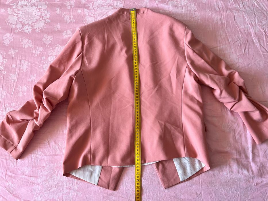 ЧИСТО НОВО Късо розово сако H&M