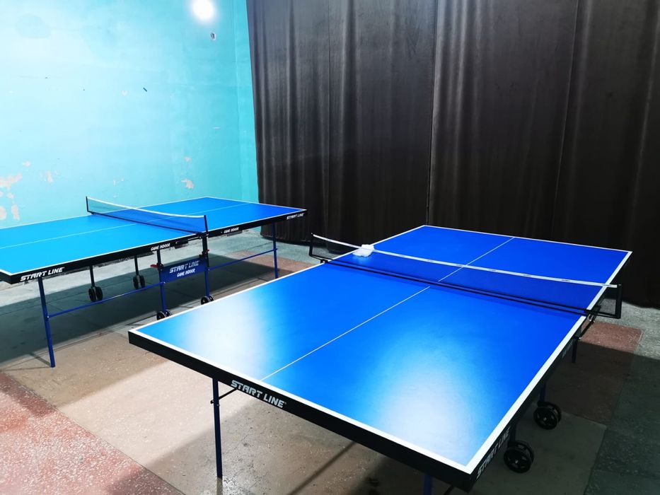 Теннисный стол.